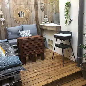 Appartement Intramuros Rare T2 Paisible Avec Terrasse Privée Et Climatisation, Avignon